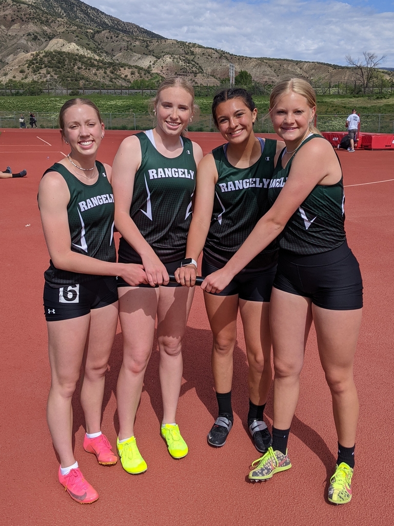 girls relay team 